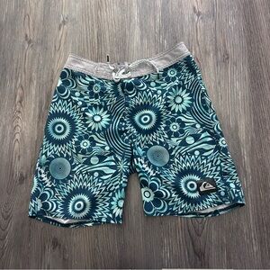 Quiksilver boys swim trunks size 25